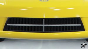 Calandre centrale chromée, finitions