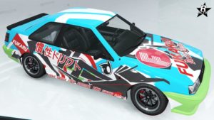 Décalcomanie japonaise "Coureur numéro 7" sur la sportive Karin Futo.