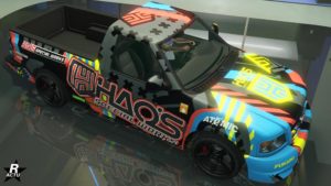 Motif "Course HSW" sur la carrosserie de la bagnole.