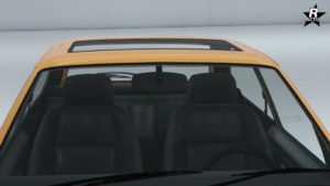 Aucun pare-soleil sur le pare-brise du véhicule.