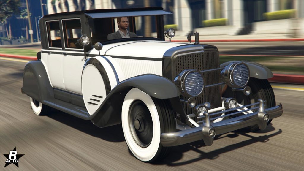 Image présentant la voiture Albany Roosevelt Valor du jeu vidéo GTA Online avec une vue avant. Le véhicule des années 1920 dispose d'une peinture blanche sur sa carrosserie, et grise pour les parties secondaires.