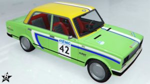 La voiture Rune Cheburek portant la décalcomanie "Pneus Atomic" sur sa carrosserie. Elle représente plusieurs bandes blanches et bleues, ainsi que le numéro de course "42" en dessous du logo Atomic.