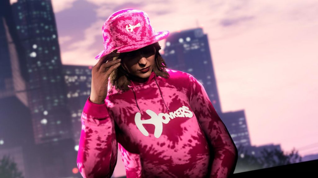 Sweat et le bob Honkers Tie-Dye porté par un personnage féminin de GTA Online.