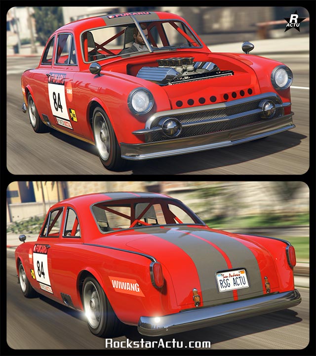 Voiture Vapid Clique circulant sur une route dans le jeu GTA Online. Le véhicule est ancien et peint en rouge vif. Sa carrosserie dispose de décalcomanies de courses : Une double bande grise qui traverse le véhicule de façon verticale en son centre, ainsi que le numéro de course "84" sur ses portières. À l'avant, le capot est retiré, rendant visible le moteur monté en "V".