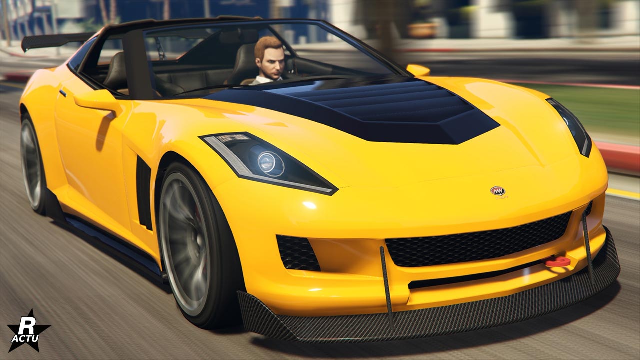 Image présentant une vue avant de la voiture américaine Invetero Coquette dans le jeu vidéo GTA Online. Le bolide s'inspire d'une Chevrolet Corvette C7 et sa carrosserie est peinte en jaune, à l'exception du centre du capot en forme de chevron, qui est de couleur noire. Le pare-chocs avant dispose d'un splitter de course en carbone, et le véhicule ne dispose pas de toit.