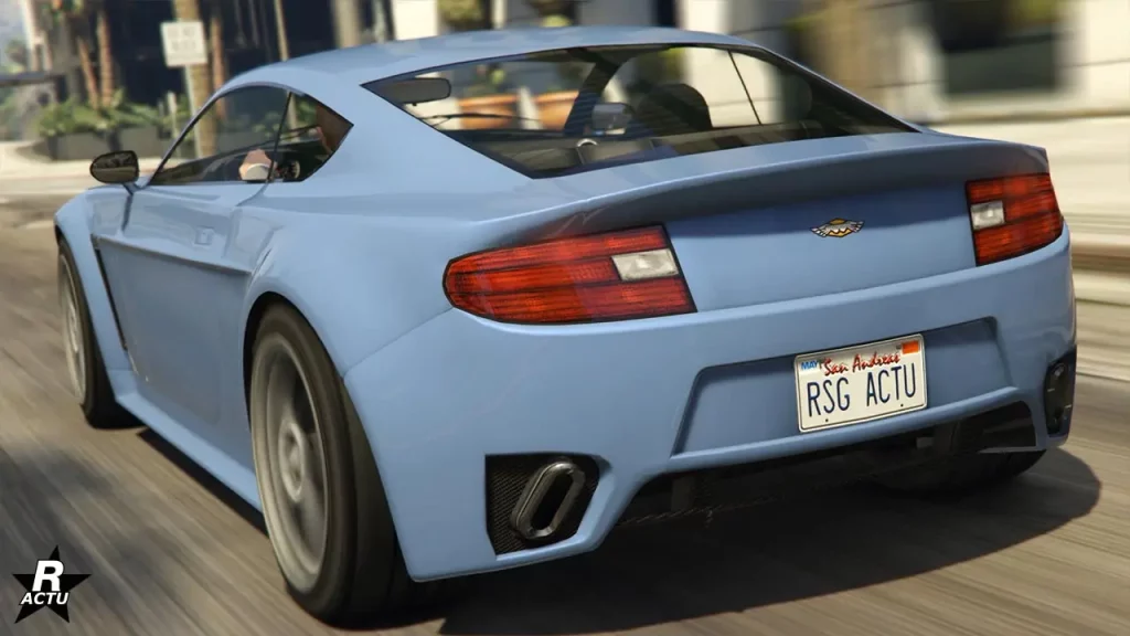 Image présentant une vue arrière du bolide anglais Rapid GT, sa carrosserie est entièrement peinte en bleu clair.