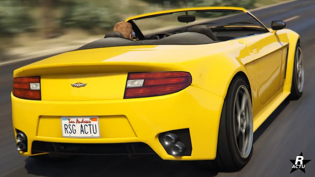 Vue arrière du bolide de sport Rapid GT décapotable. La sportive est peinte en jaune et elle se trouve en mode décapotable avec pas de toit.