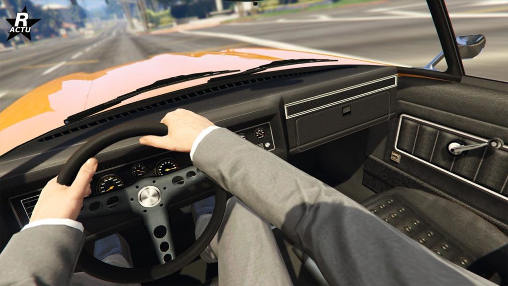 Point de vue du conducteur lors de la conduite de la voiture Coquette BlackFin sur une route du jeu vidéo GTA Online de Rockstar Games.