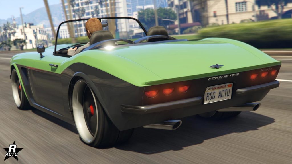 L'arrière de la Coquette BlackFin dans sa version décapotable, la voiture dispose d'une peinture duochrome : Vert fluo sur le dessus, et gris anthracite sur la partie inférieure de la voiture.
