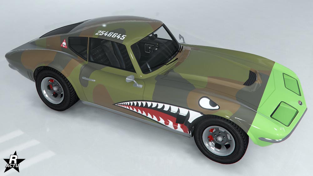 Décalcomanie "Morsure de requin" qui ajoute sur la Coquette classique un motif de camouflage militaire dans un style aviateur avec sur les ailes, une représentation d'un requin.