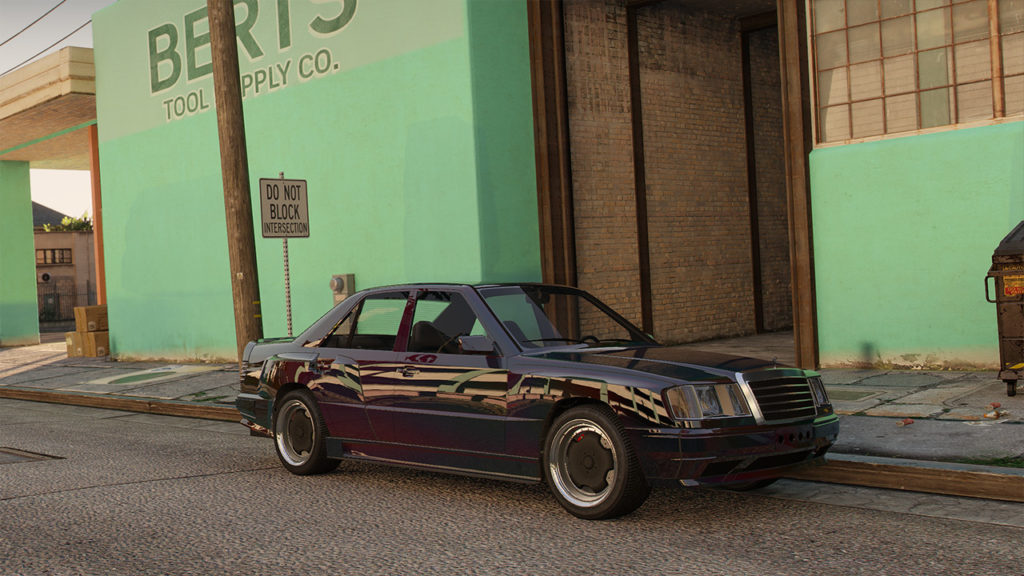 Image en pleine rue dans GTA 5 Version améliorée avec le mod graphique NaturalVision Enhanced installé, une voiture Benefactor Vorschlaghammer est garée devant un bâtiment de couleur vert pistache, donnant un aperçu de la luminosité qui a été améliorée avec le mod.