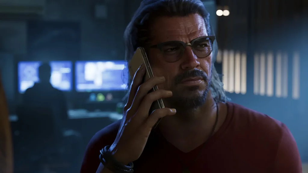 Raul Bautista au téléphone