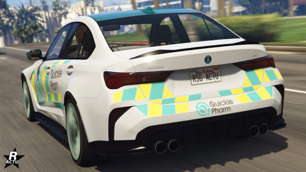 L'arrière de la sportive allemande, la couleur de sa carrosserie est blanche, vert pour son toit.