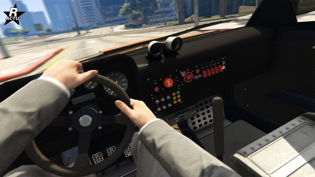 L'habitacle du Declasse Walton L35 de drift, plusieurs boutons modernes sont présents dans la console centrale.