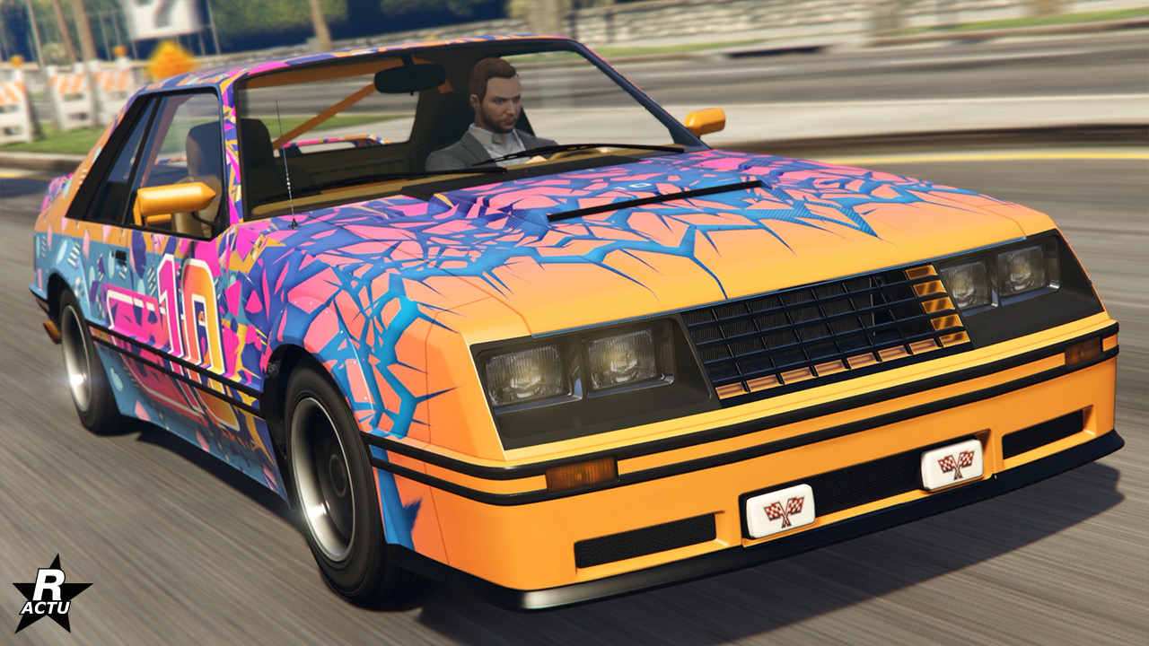 La Vapid Dominator FX dans GTA Online avec une décalcomanie sur sa carrosserie aux couleurs de GTA 6.