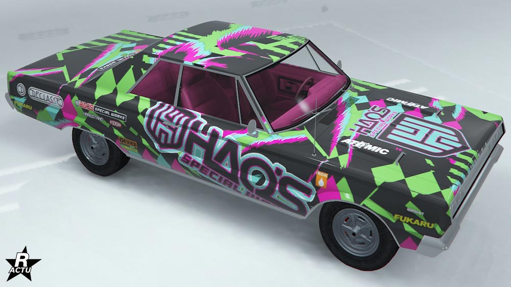 Skin "Élite HSW" sur la Tampa GT. Le motif ajoute diverses formes géométriques grises et violets, ainsi que le texte "HSW" en grand sur les cotés latéraux.
