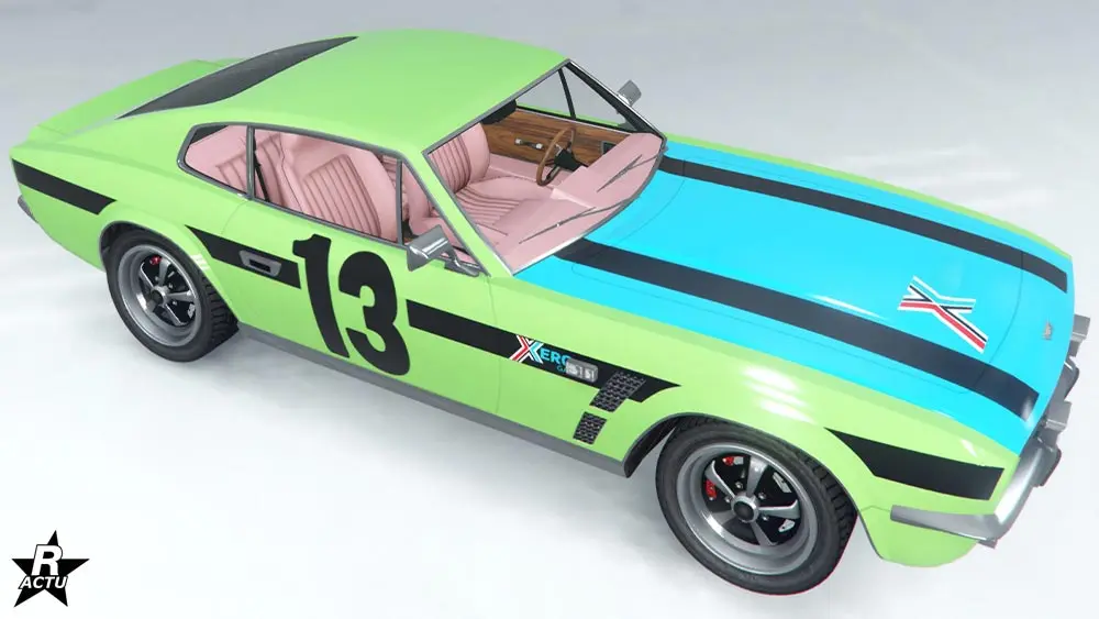 Motif de véhicule "Xero Gas noir" sur la version classique de la Rapid GT. Le skin ajoute une décalcomanie d'une double bande noire excentrée sur les cotés du capot. Sur les côtés latéraux se trouvent une bande noire qui traverse le bolide sur toutes la longueur sur la partie supérieur des ailes, tandis que le numéro de course "13" est affiché en grand et en noir sur les portières.