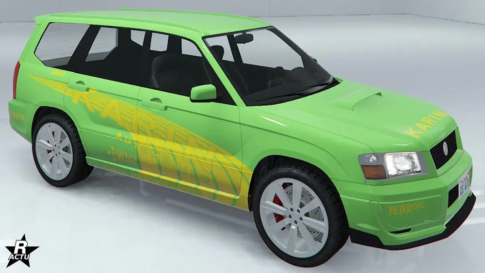 Motif "Course Karin" qui ajoute un autocollant de course jaune sur les cotés latéraux, rappelant ceux des voitures de rallye de Subaru.