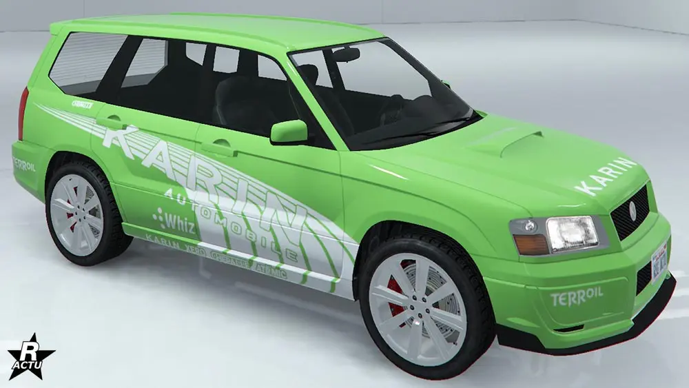 Skin "Course Karin, blanc" qui ajoute des décalcomanies courbées blanches sur les portières, avec le logo Karin, rappelant les véhicules de rallye de Subaru.