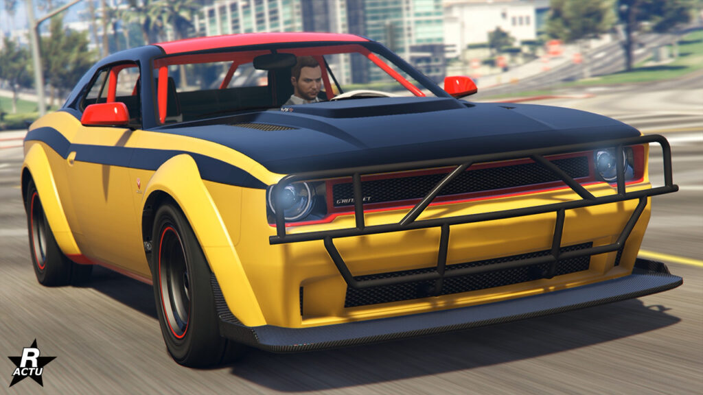 L'avant de la grosse cylindrée moderne Gauntlet Hellfire du constructeur américain Bravado dans le jeu GTA Online de Rockstar Games. La carrosserie est peinte dans une couleur duochrome jaune pour la partie inférieure et rouge pour le toit. Le capot est recouvert d'un vinyle noir, tandis qu'une autre décalcomanie est présente sur les côtés latéraux : Une bande horizontale fine noire. Le pare-chocs avant dispose d'un pare-buffles noir, tandis que la calandre derrière celui-ci est peinte en rouge.