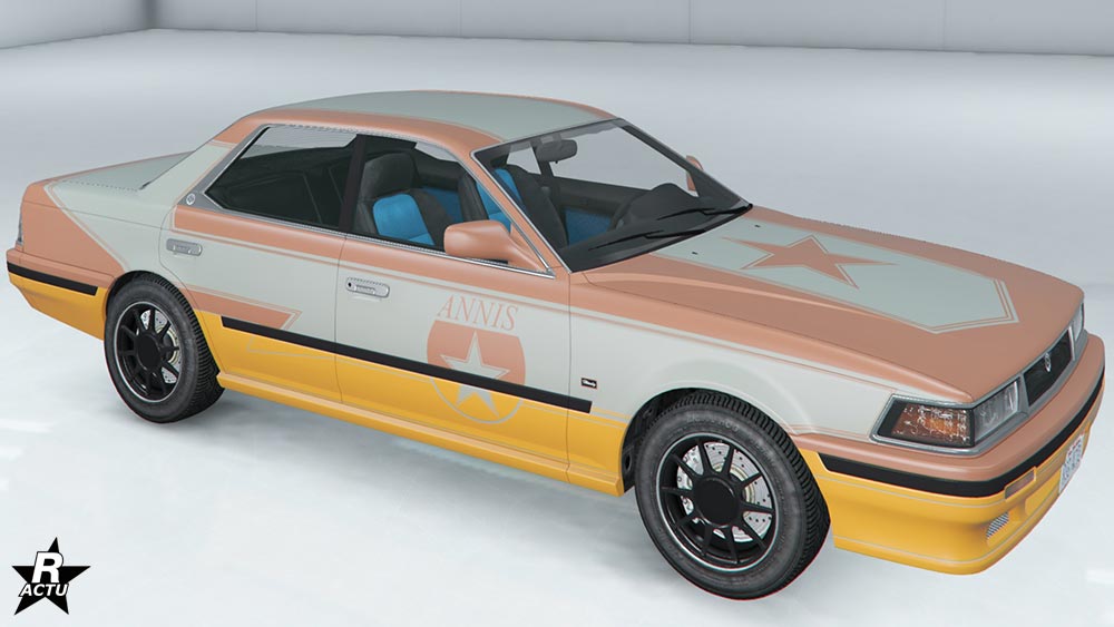 Skin de véhicule "Pilote de Bayshore" sur la carrosserie de l'Annis Hardy. Il s'agit d'une bande blanche large débutant en chevron à l'avant du capot et se terminant sur le coffre. À  l'intérieur de cette bande sur le capot se trouve une grande étoile à 5 branches. Sur les côtés latéraux se trouve une seconde bande blanche, avec une seconde étoile et le nom du constructeur incrusté sur les portières avant.
