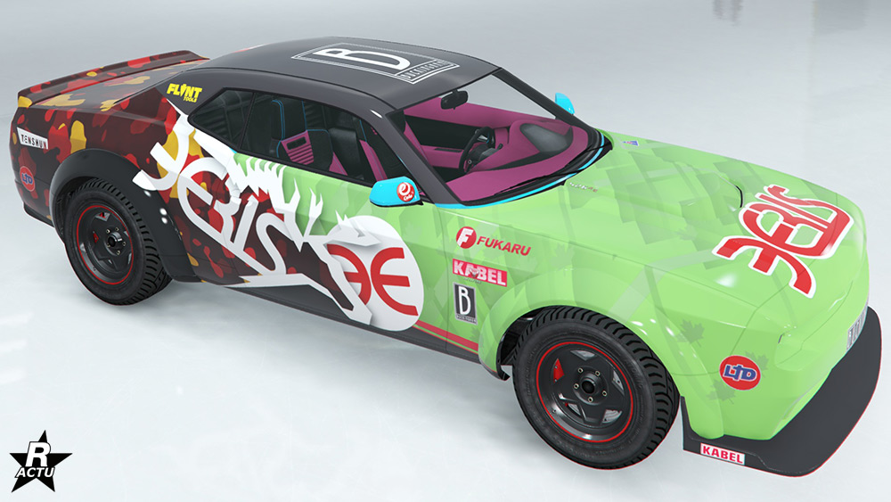 Motif "Fierté du Nord" sur la Muscle Car américaine Bravado Gauntlet Hellfire. Il s'agit d'un skin de voiture de course sur la version drift qui ajoute des décalcomanies de camouflage rougeâtre à l'arrière de la carrosserie, tout en ajoutant le logo de la marque "Eris" en blanc dans la représentation d'un cerf, ainsi qu'un autre logo "Eris" en rouge sur l'avant du capot.