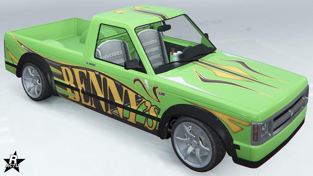 Motif "Cruiser diurne" qui ajoute le logo de l'atelier automobile "Benny's Original Motor Works" sur les côtés latéraux du véhicule, ainsi qu'une décalcomanie de lignes marrons bordées de jaunes sur le capot et le toit.