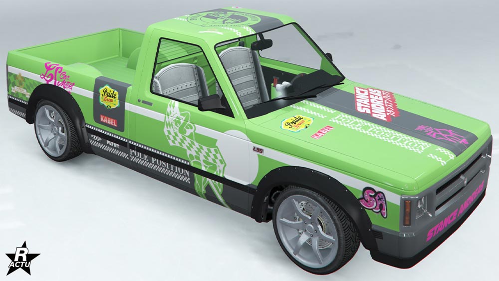 Motif de carrosserie "Équipe Pole position" qui ajoute diverses décalcomanies de course automobile, dont une bande noire anthracite sur le capot et le toit de façon excentrée sur le côté droit. Les côtés latéraux disposent d'une fine bande blanche horizontale, ainsi qu'un dessin blanc d'une femme tenant un drapeau à damiers sur les portières du Pick-Up.