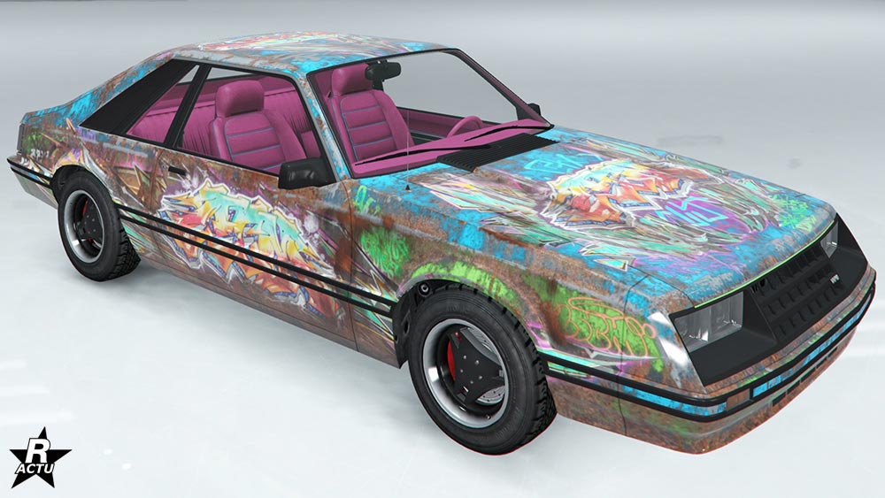 Le skin de véhicule "Graffiti rouillé" qui ajoute des graffitis de plusieurs couleurs sur la carrosserie en plus d'un effet rouille.