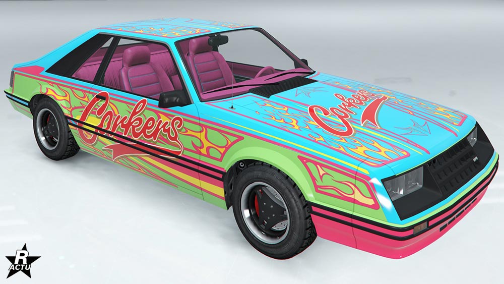 Le skin de voiture "Old School" qui ajoute sur le bolide des décalcomanies rouges dans le thème du vingtième siècle 