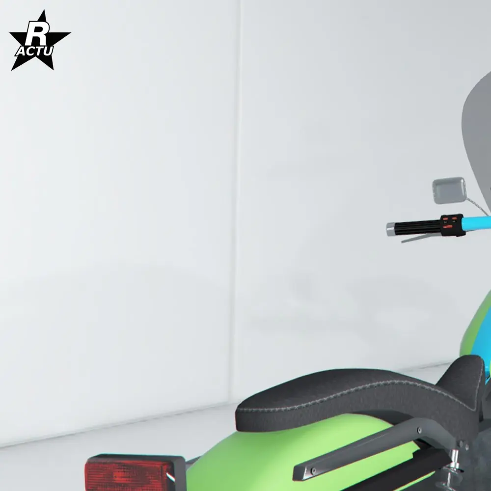 L'arrière de la moto sans que de Top case ne soit fixée.