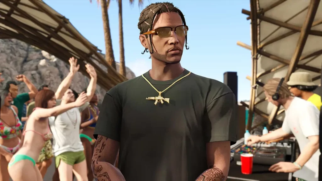 Un joueur de GTA Online présent sur la plage de le fête de l'île de Cayo Perico, avec autour du coup, le collier arme à feu or exclusif.