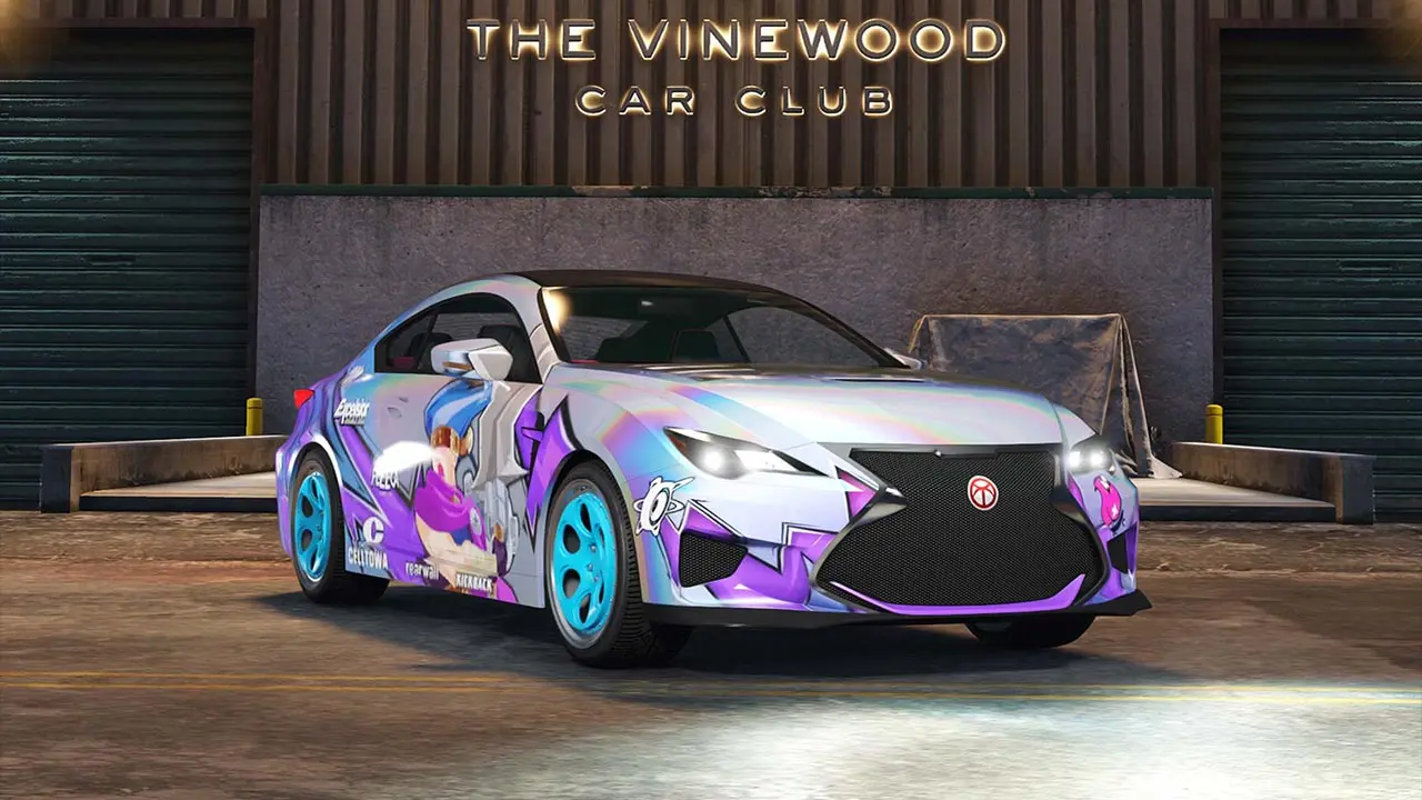 Voiture japonaise Emperor Vectre avec le motif rare "Sword Boy" devant le showroom Vinewood Car Club.