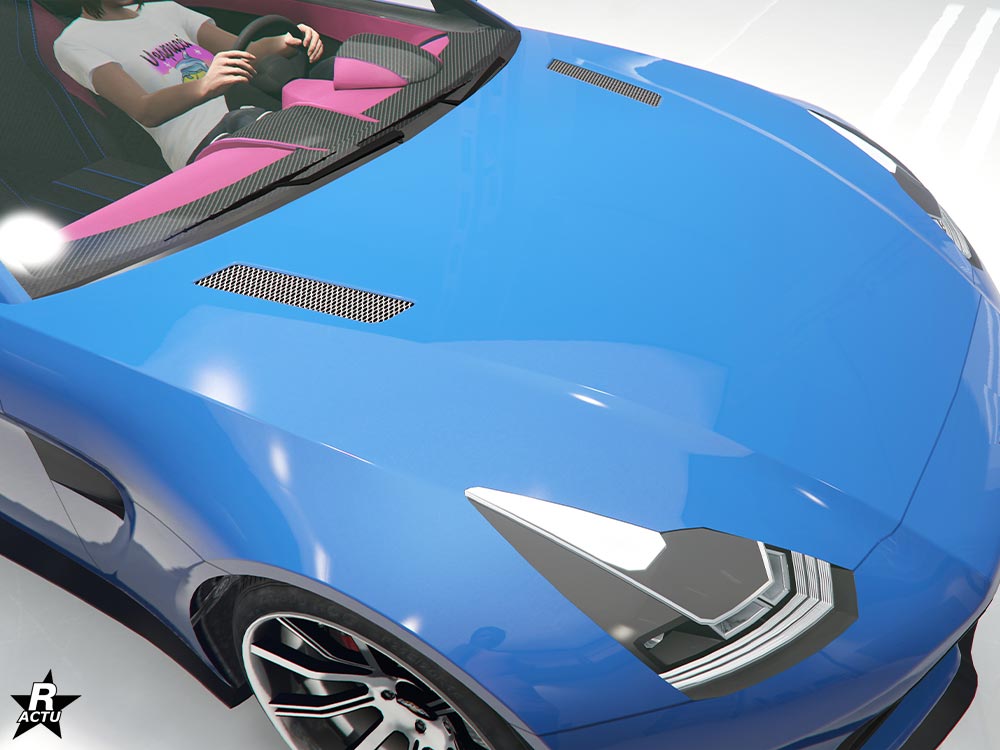 Capot couleur principale avec deux grilles d'aérations moteur, un de chaque côté