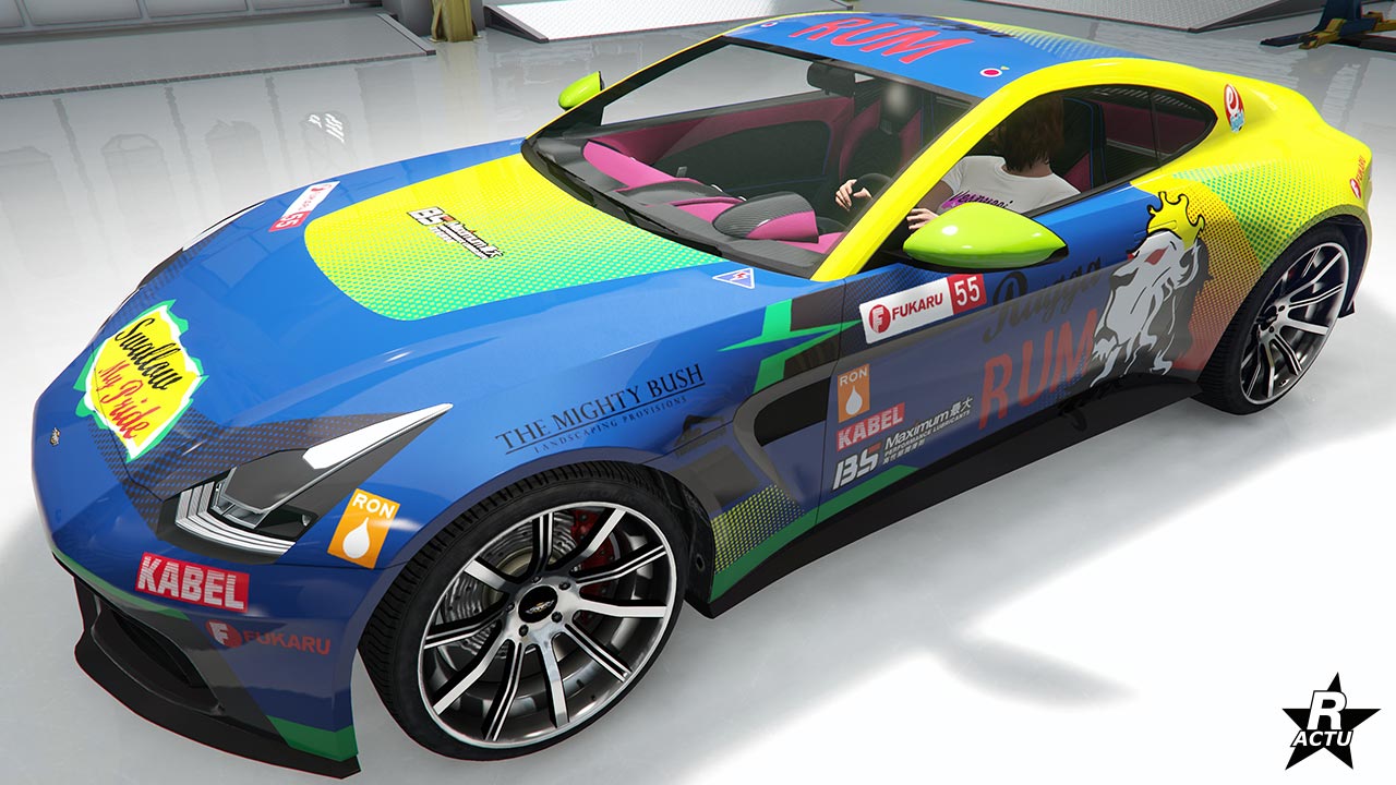 Motif de véhicule de course, recouvrant l'arrière et le centre du capot d'une nuance de jaune et vert, ainsi que divers autocollants de sponsors sur le reste de la carrosserie, dont la marque Ragga Rum.