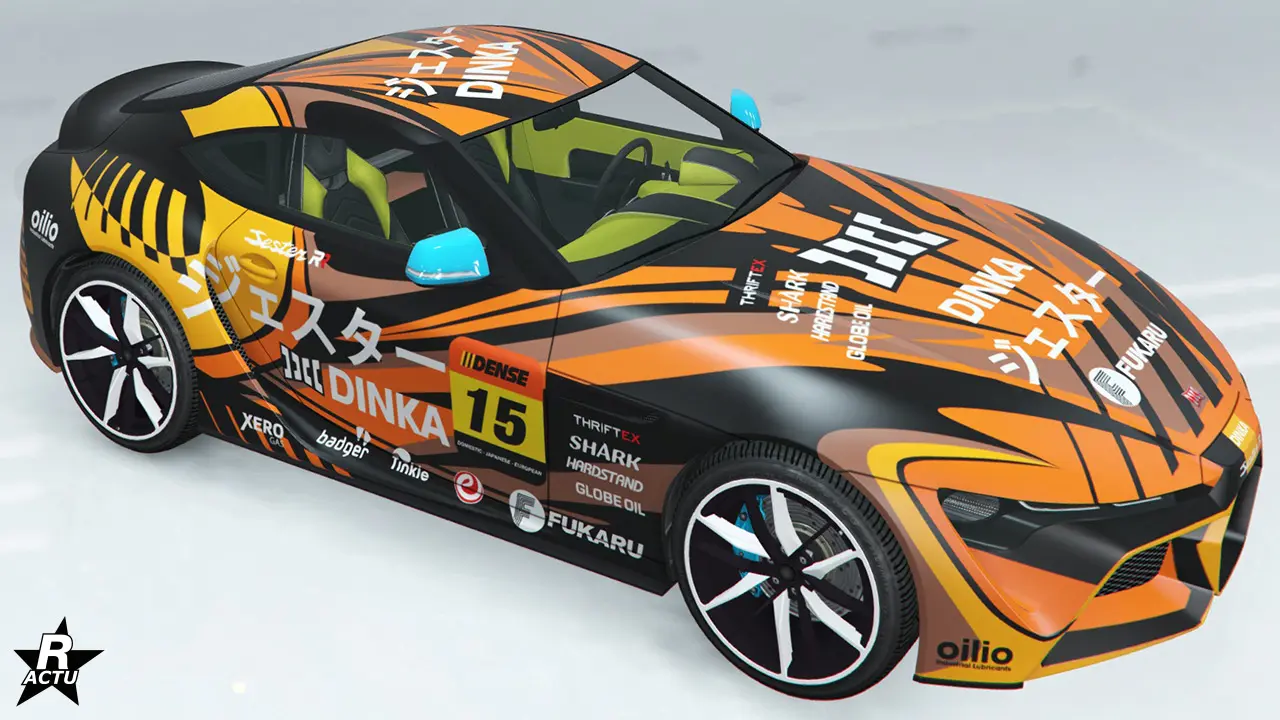 Motif de carrosserie ajoutant des formes géométriques noires et oranges sur la carrosserie de la voiture de drift, ajoutant des décalcomanies de course automobile, dont le numéro "15" et des autocollants du constructeur japonais Dinka.