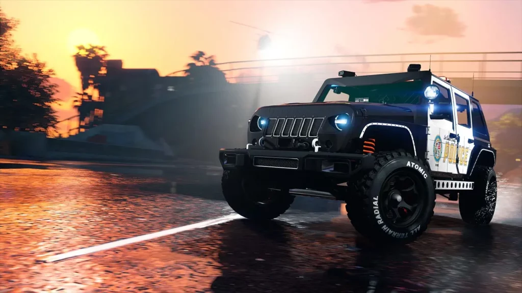 Tout-terrain Terminus dans sa version flics roulant sur l'autoroute de Vespucci sous un couché de soleil et un hélicoptère de police qui a son projecteur d'allumé en arrière plan.