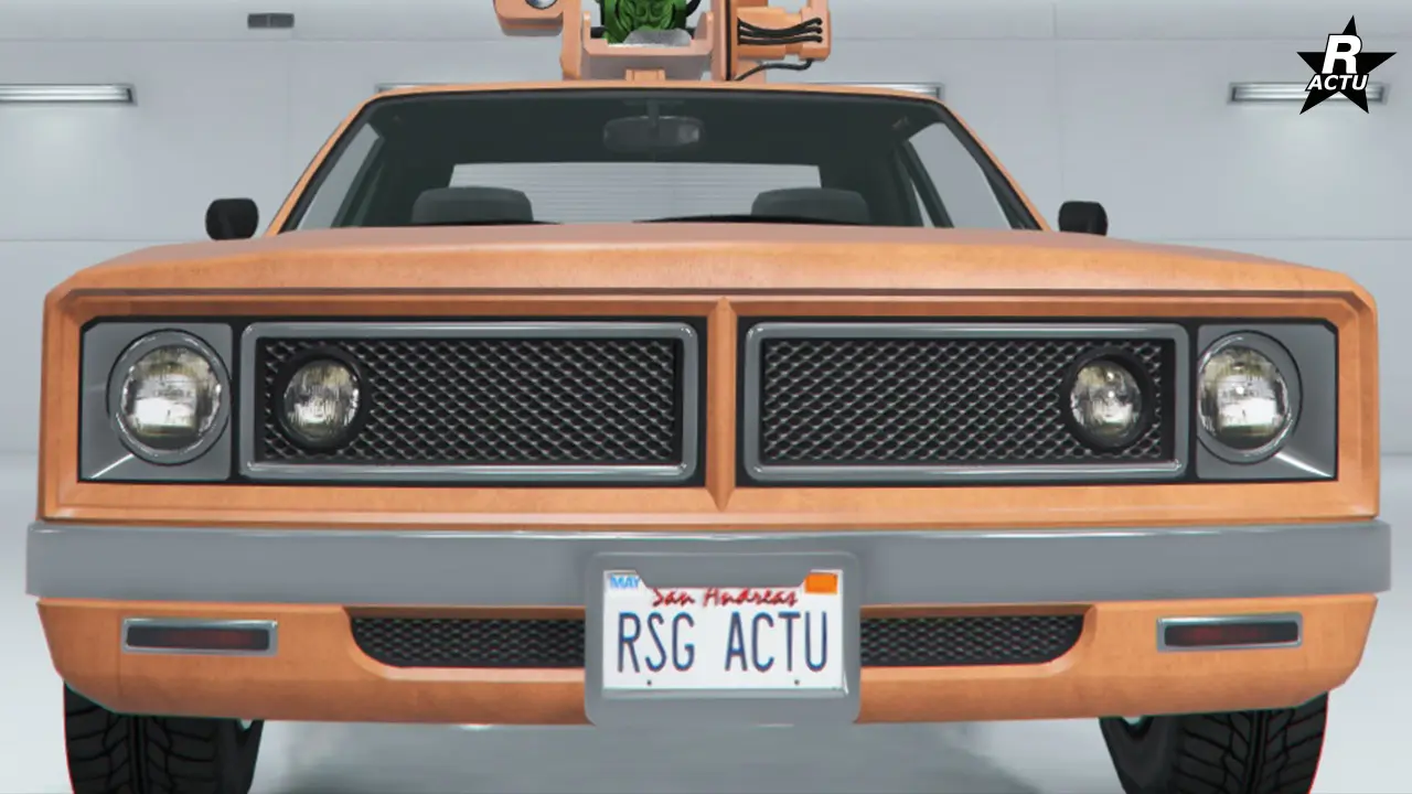 Vue rapproché de la calandre de série de la Tampa sans son armement de missile intégré.