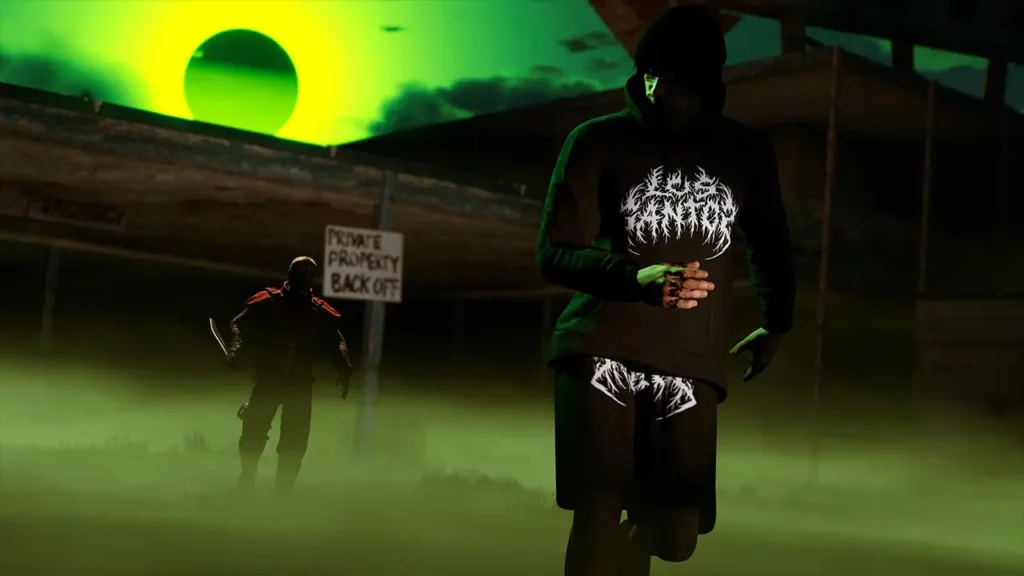 Un joueur de GTA Online portant les vêtements GTA+ d'octobre 2025 : Le short et le sweat à capuche Death Metal LS. Le joueur cour, tout en étant poursuivi par une créature. La météo est particulière, une éclipse lunaire est visible dans un ciel verdâtre, d'ambiance d'Halloween.