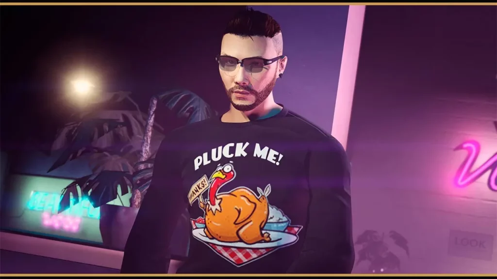 Un joueur masculin de GTA Online à l'intérieur du Vanila Unicorn et portant le pull de Thanksgiving "Plumez-moi". qui comporte une dinde sur le devant du pull noir.