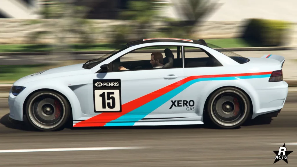 Vue latérale de la voiture allemande "Ubermacht Sentinel XS". Le coupé est peint en blanc et possède une décalcomanie de course ajoutant le chiffre "15" et une bande de couleurs bleu et rouge.