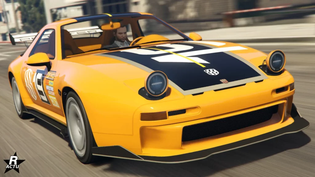 Vue avant de sportive rétro allemande Pfister Astrale dans le jeu vidéo Grand Theft Auto Online. Le bolide est de couleur jaune avec une décalcomanie noire recouvrant le capot.