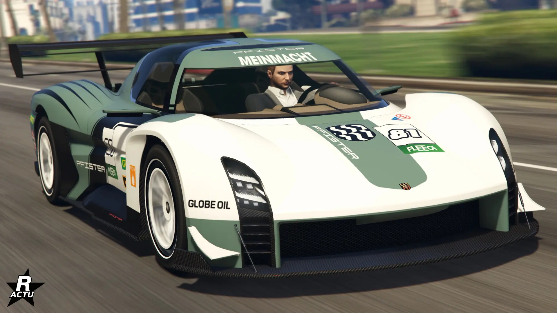 Vue avant du bolide allemand Pfister X-treme. La supersportive est peinte en blanc avec une bande verte au centre du capot.