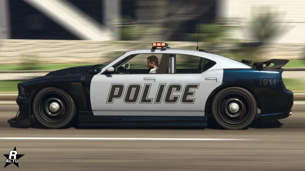 Vue latérale du bolide de flics "Bravado Buffalo Cruiser" de couleur blanc et noir.