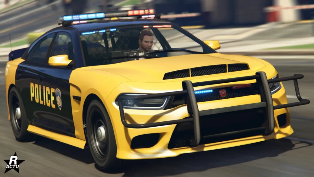 L'avant de la muscle car moderne de police "Bravado Buffalo STX de poursuite" peinte en jaune et en noire, avec un grand parre-buffle à l'avant.