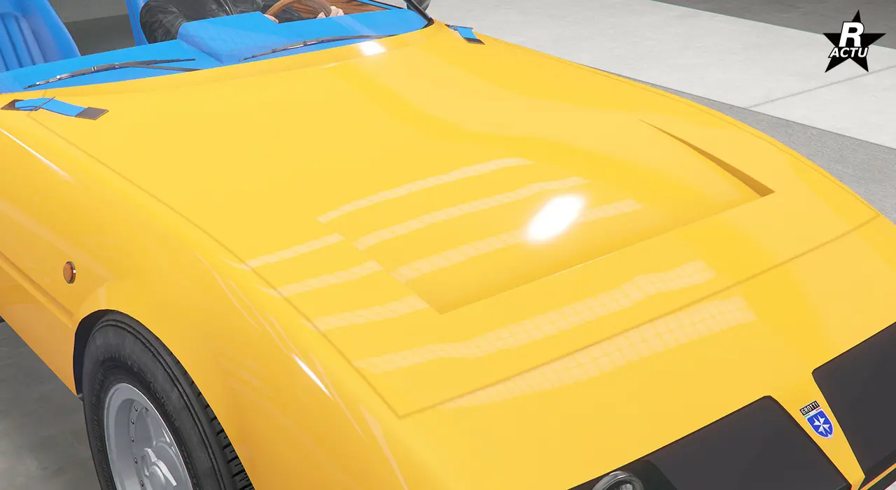 Capot avec rainure d'aération à l'avant.