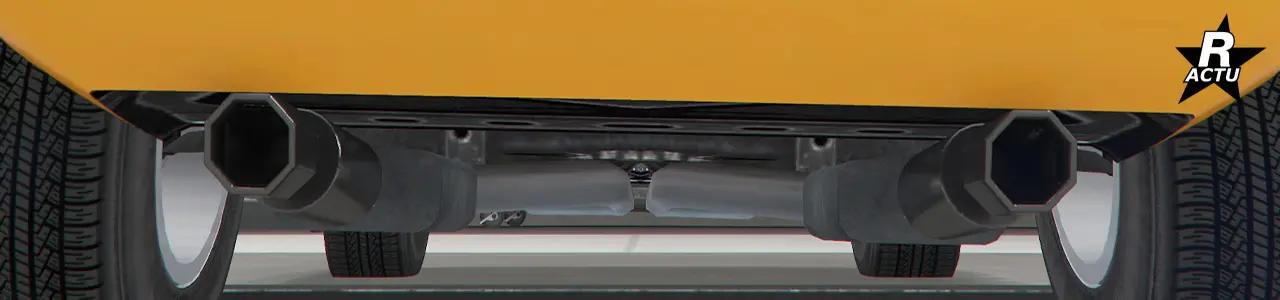 Échappement à embout octogonale de parte et d'autres sous le pare-chocs arrière de la GT750.