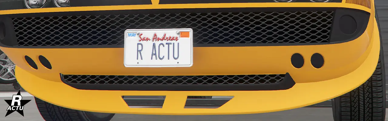 Séparateur remontant jusqu'aux côtés du pare-chocs avant. Au centre du séparateur, deux ouvertures rectangulaires sont présentes.