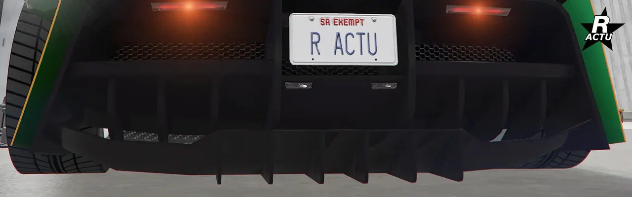 Six ailettes noir et un diffuser en forme de râteau sous le pare-chocs arrière.