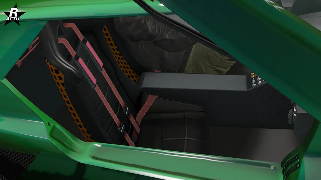 Sièges de compétition avec coutures couleur secondaire, dans l'habitacle de la voiture.